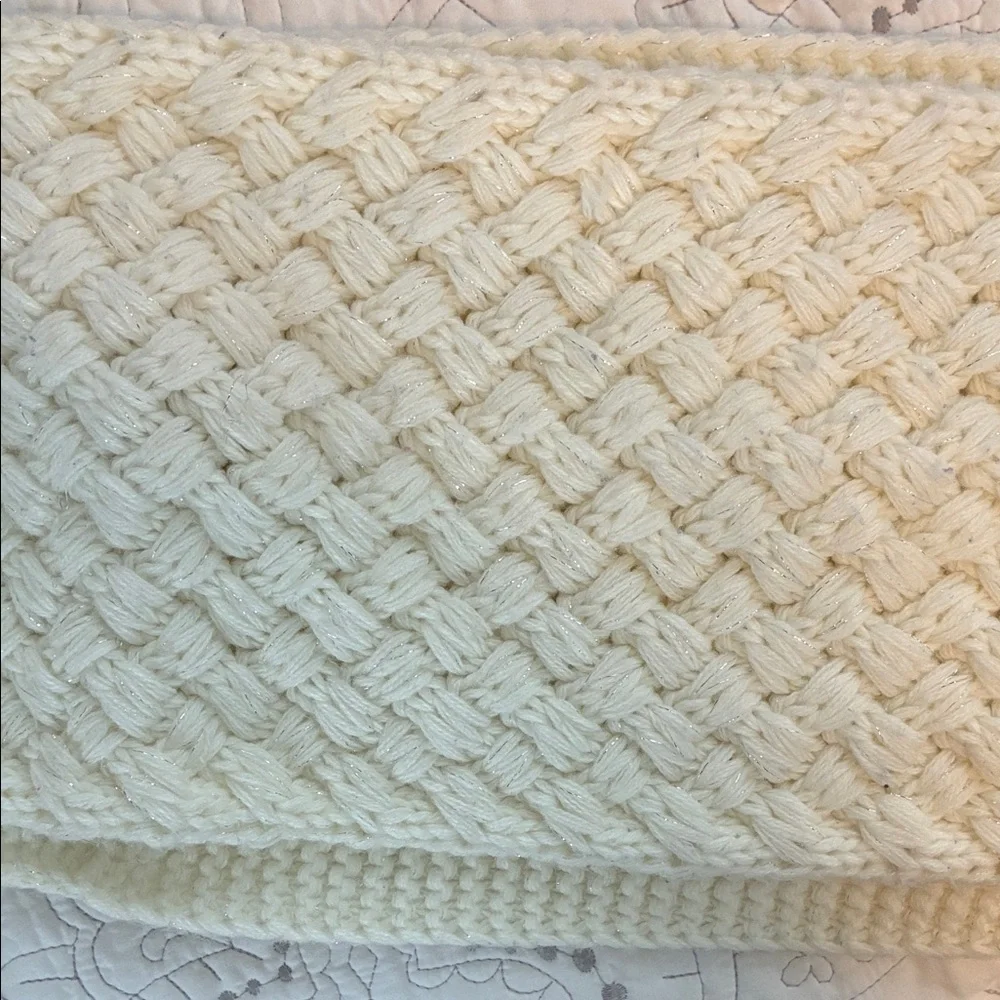 Target Limited Edition Cream Knit Chunky Infinity Scarf